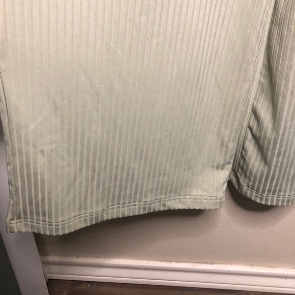 Pretty Little Thing V-Neck Jumpsuit Size 12 - Picture 4 of 5